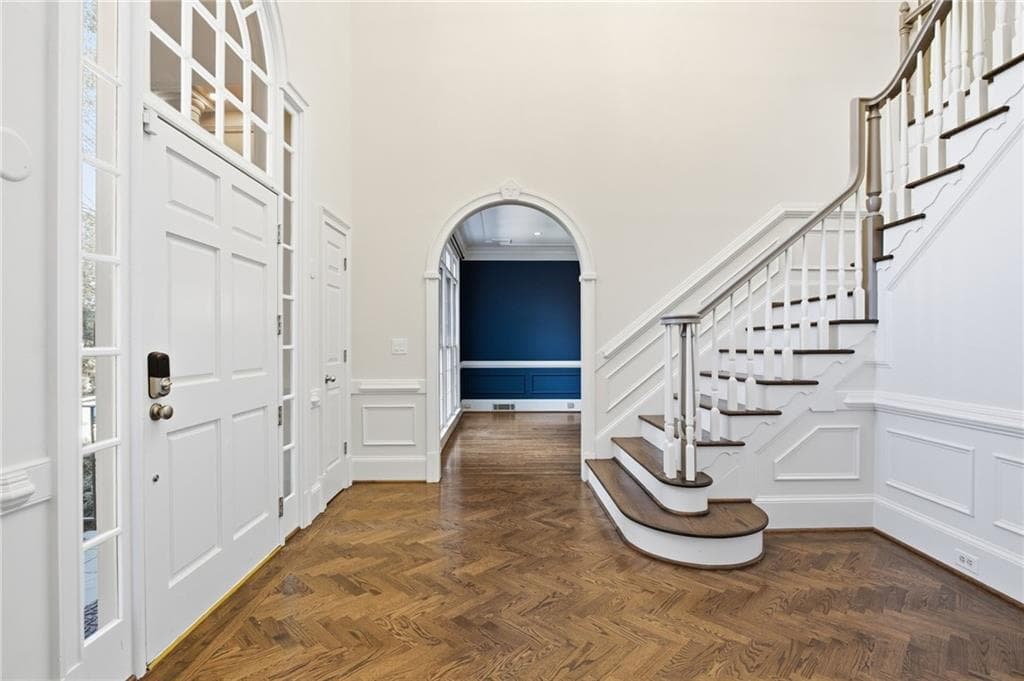 5 bedroom, 5 bathroom, 4,619 sq ft single family residence under contract at 135 Gilford Way, Sandy Springs, GA 30350 — photo 4