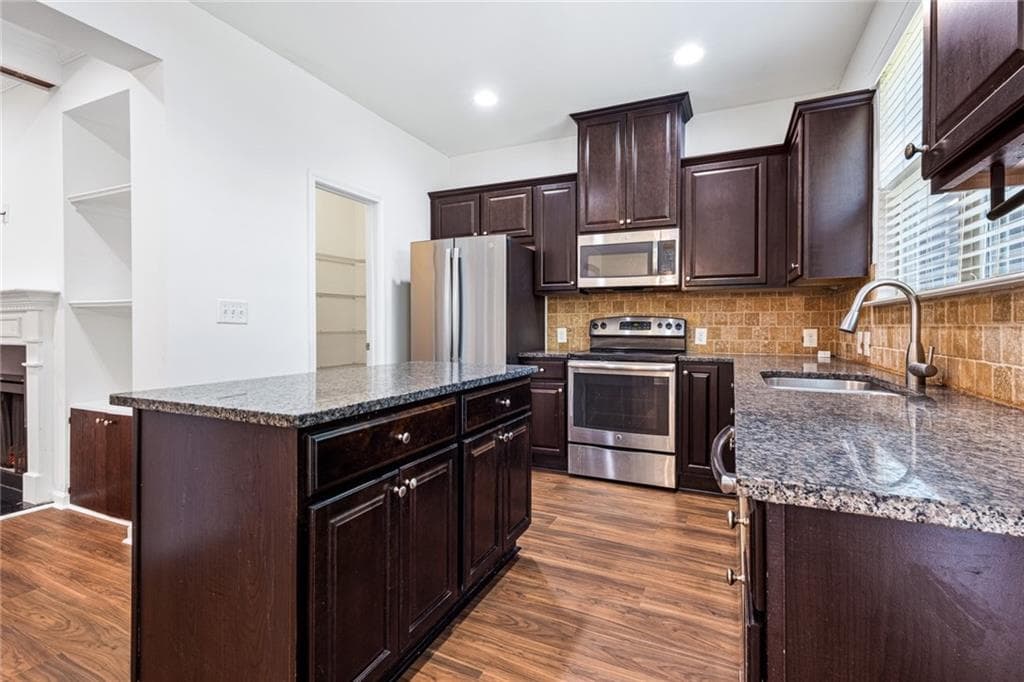 3 bedroom, 3 bathroom, 2,022 sq ft townhouse for sale at 2121 Spicy Pine Lane, Lawrenceville, GA 30044 — photo 9