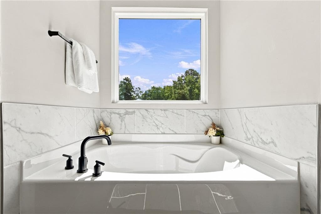 5 bedroom, 3 bathroom, 2,956 sq ft single family residence for sale at 136 Ledgemont Way, Acworth, GA 30101 — photo 8