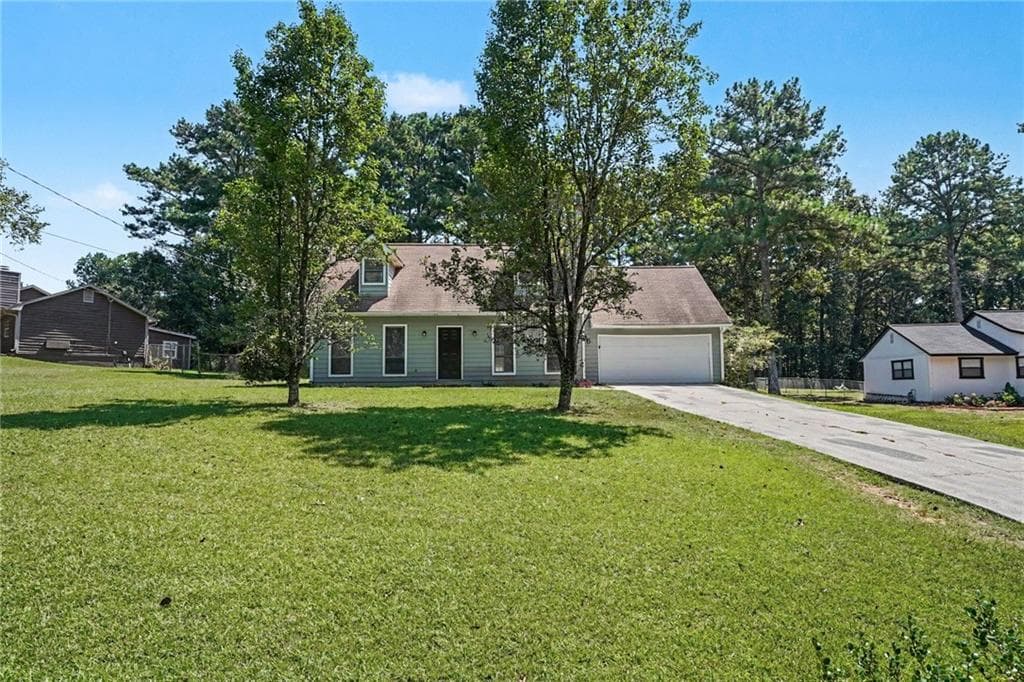 3 bedroom, 2 bathroom, 1,450 sq ft single family residence for sale at 9042 Chestnut Lake Drive, Jonesboro, GA 30236 — photo 1 of 25