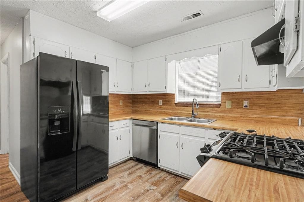 3 bedroom, 2 bathroom, 1,450 sq ft single family residence for sale at 9042 Chestnut Lake Drive, Jonesboro, GA 30236 — photo 9