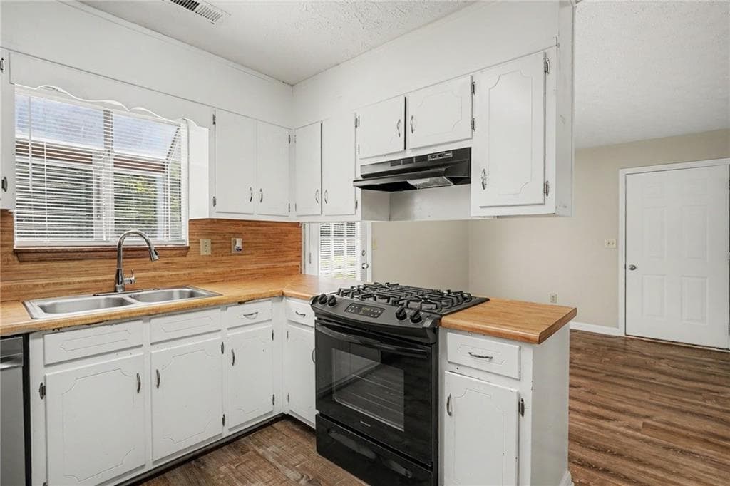 3 bedroom, 2 bathroom, 1,450 sq ft single family residence for sale at 9042 Chestnut Lake Drive, Jonesboro, GA 30236 — photo 10