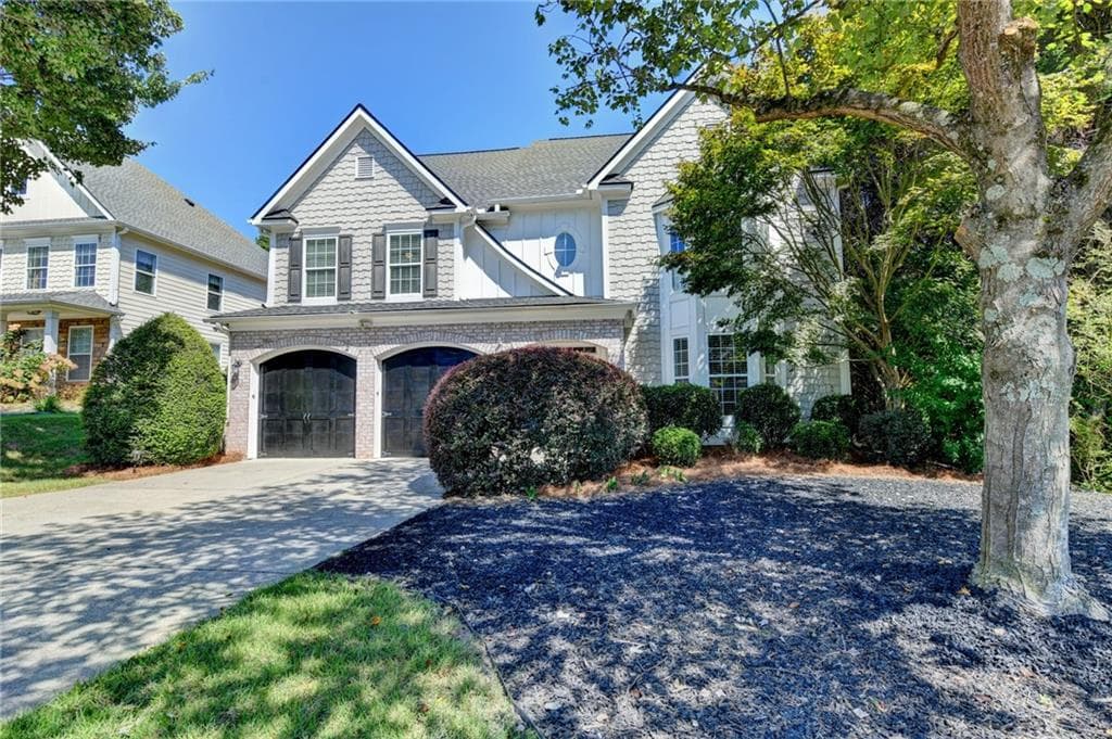7 bedroom, 4 bathroom, 4,225 sq ft single family residence under contract at 3455 E Gate Drive, Cumming, GA 30041 — photo 2