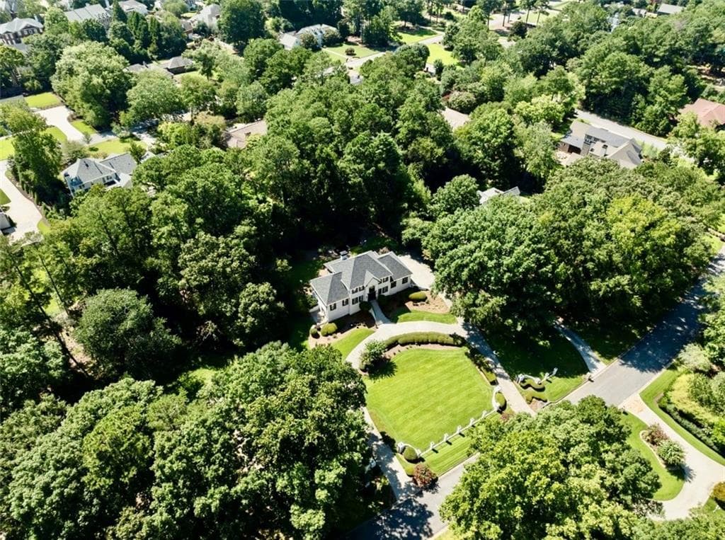 5 bedroom, 5 bathroom, 5,538 sq ft single family residence for sale at 4576 Ridgegate Drive, Peachtree Corners, GA 30097 — photo 5