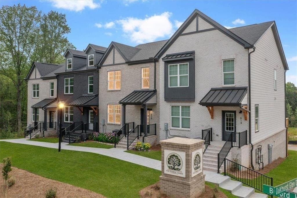 3 bedroom, 4 bathroom, 2,545 sq ft townhouse for sale at 624 Oakleaf Grove Lane, Sugar Hill, GA 30518