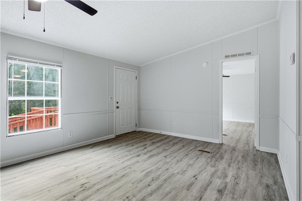 3 bedroom, 2 bathroom, 1,300 sq ft single family residence for sale at 320 Durable Drive, Demorest, GA 30535 — photo 5