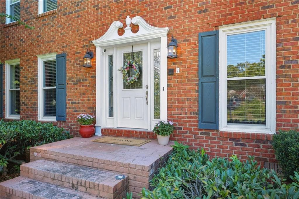 5 bedroom, 5 bathroom, 3,532 sq ft single family residence under contract at 961 Mountain Brook Lane, Marietta, GA 30064 — photo 3