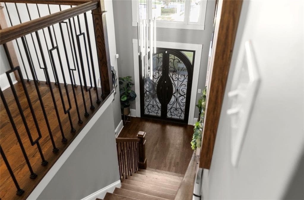 5 bedroom, 5 bathroom, 5,538 sq ft single family residence for sale at 4576 Ridgegate Drive, Peachtree Corners, GA 30097 — photo 6