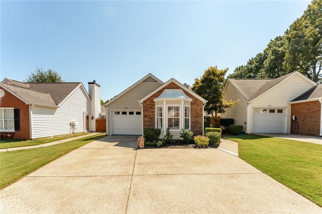 3 bedroom, 2 bathroom, 1,010 sq ft single family residence for sale at 1318 Yorkshire Lane, Woodstock, GA 30188 — photo 1 of 38