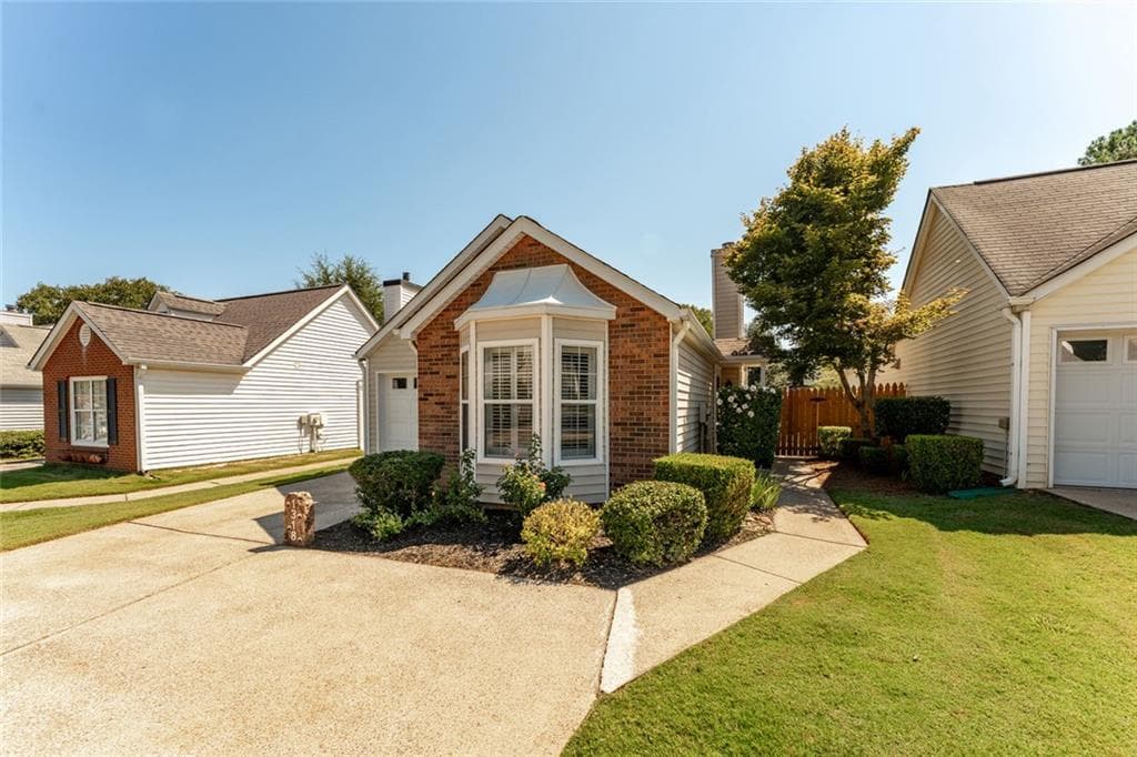 3 bedroom, 2 bathroom, 1,010 sq ft single family residence for sale at 1318 Yorkshire Lane, Woodstock, GA 30188 — photo 3