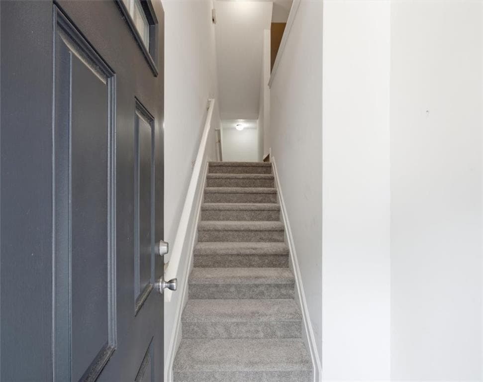 3 bedroom, 4 bathroom, 1,326 sq ft townhouse for sale at 1057 Liberty Parkway, Atlanta, GA 30318 — photo 2