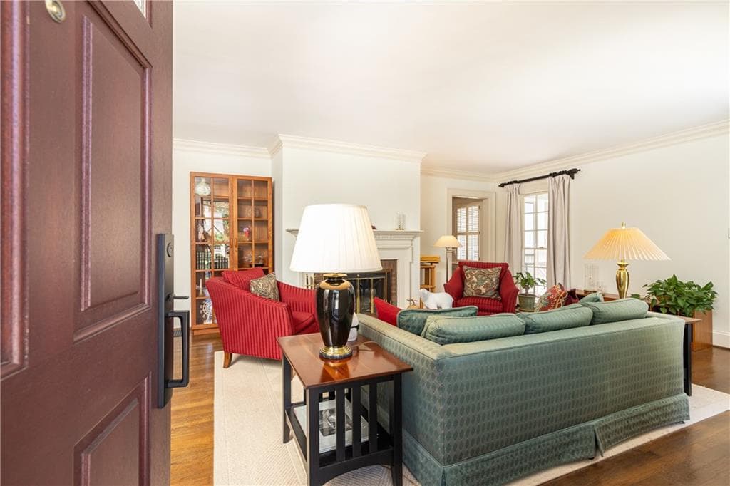 3 bedroom, 3 bathroom, 2,383 sq ft single family residence under contract at 651 E Paces Ferry Road, Atlanta, GA 30305 — photo 5