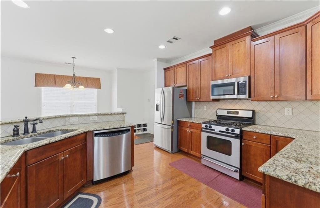 6 bedroom, 4 bathroom, 3,259 sq ft single family residence for sale at 3005 Bunting Run, Cumming, GA 30041 — photo 5