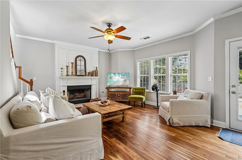 5 bedroom, 3 bathroom, 2,650 sq ft single family residence under contract at 4010 Embassy Way, Lilburn, GA 30047 — photo 10