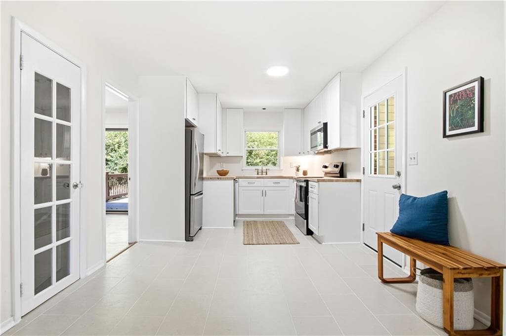 3 bedroom, 3 bathroom, 1,791 sq ft single family residence under contract at 1541 Moncrief Circle, Decatur, GA 30033 — photo 9