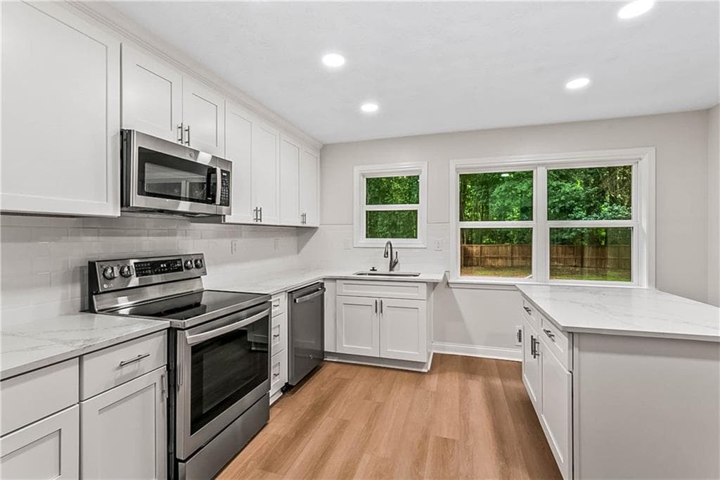3 bedroom, 3 bathroom, 1,851 sq ft single family residence for sale at 204 Groveland Drive, Peachtree City, GA 30269 — photo 9