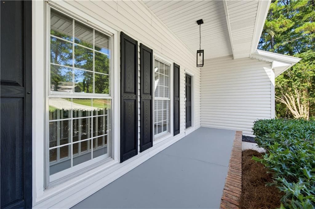 3 bedroom, 2 bathroom, 2,405 sq ft single family residence for sale at 1691 Bentwood Drive, Lilburn, GA 30047 — photo 5