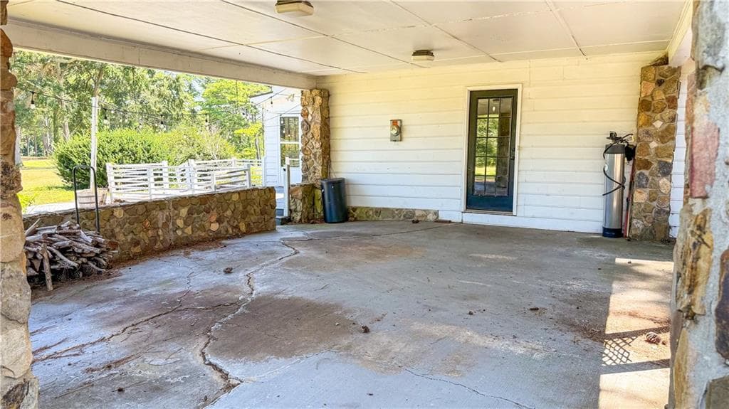 3 bedroom, 3 bathroom, 3,191 sq ft single family residence for sale at 5931 Brassie Ridge Lane, Ellenwood, GA 30294 — photo 6