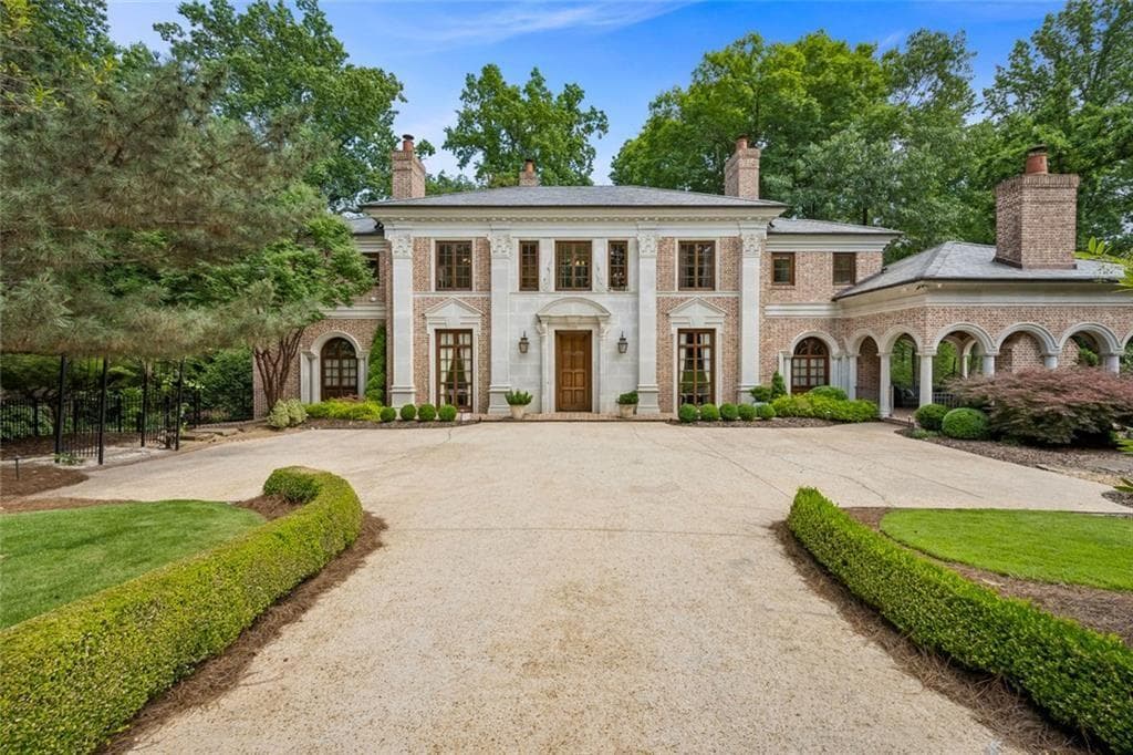 5 bedroom, 8 bathroom, 8,036 sq ft single family residence for sale at 125 Blackland Road, Atlanta, GA 30342 — photo 2