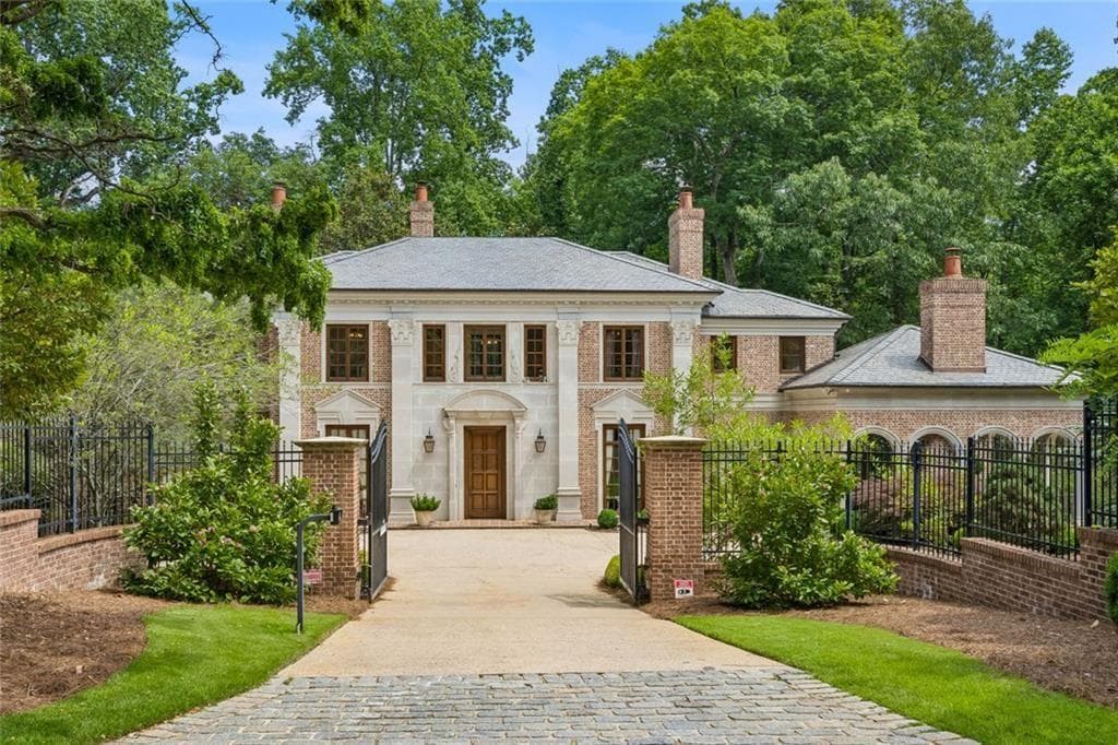 5 bedroom, 8 bathroom, 8,036 sq ft single family residence for sale at 125 Blackland Road, Atlanta, GA 30342 — photo 3