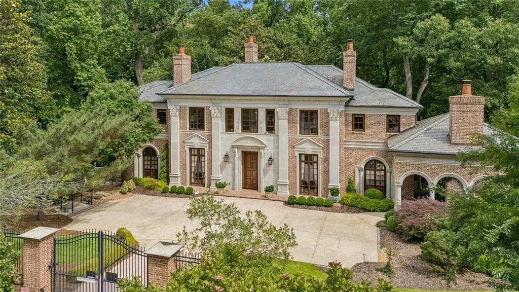 5 bedroom, 8 bathroom, 8,036 sq ft single family residence for sale at 125 Blackland Road, Atlanta, GA 30342 — photo 4