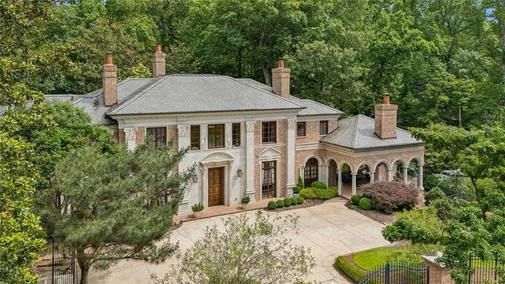5 bedroom, 8 bathroom, 8,036 sq ft single family residence for sale at 125 Blackland Road, Atlanta, GA 30342 — photo 6