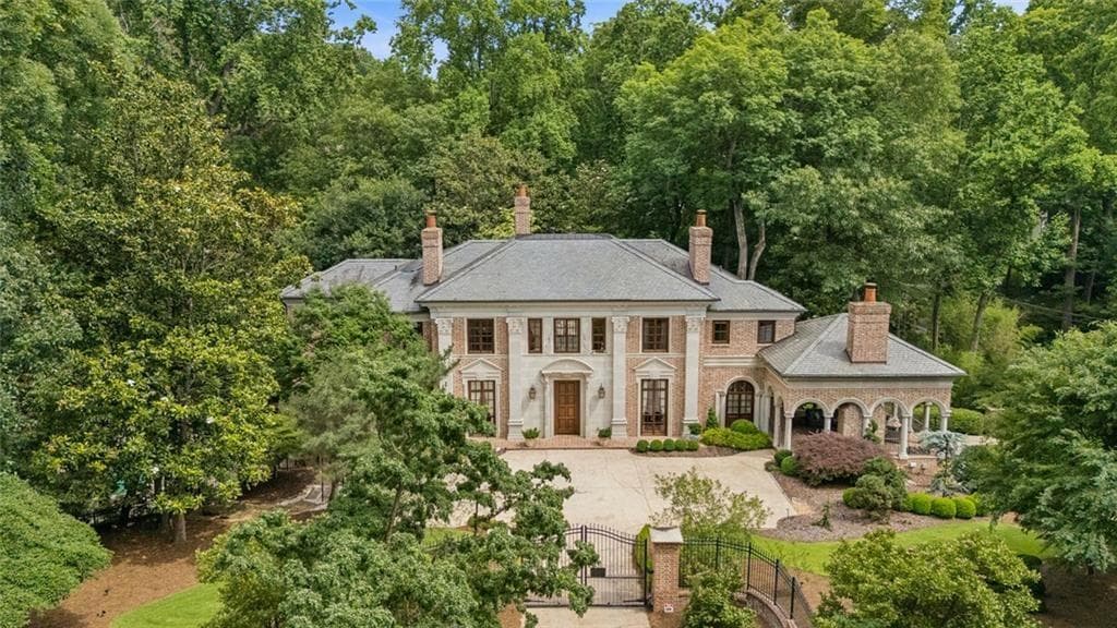 5 bedroom, 8 bathroom, 8,036 sq ft single family residence for sale at 125 Blackland Road, Atlanta, GA 30342 — photo 7