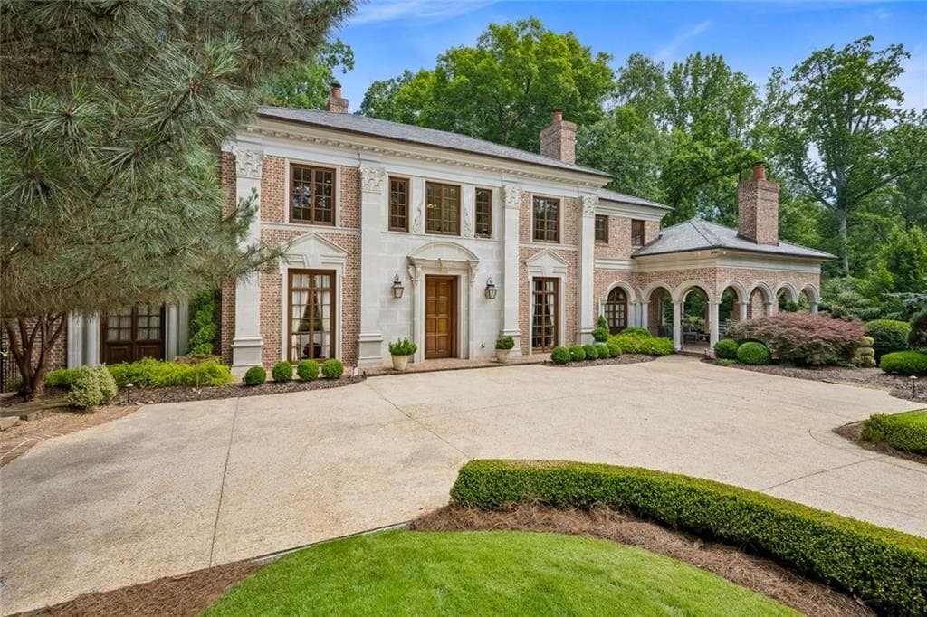 5 bedroom, 8 bathroom, 8,036 sq ft single family residence for sale at 125 Blackland Road, Atlanta, GA 30342 — photo 8