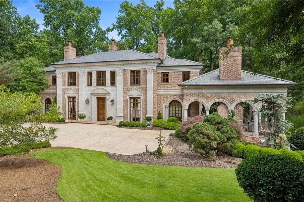 5 bedroom, 8 bathroom, 8,036 sq ft single family residence for sale at 125 Blackland Road, Atlanta, GA 30342 — photo 9