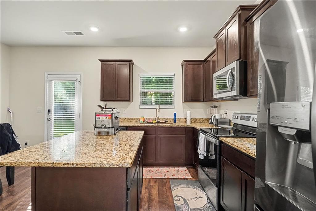 4 bedroom, 3 bathroom, 2,276 sq ft single family residence for sale at 9883 Byrne Drive, Jonesboro, GA 30236 — photo 8