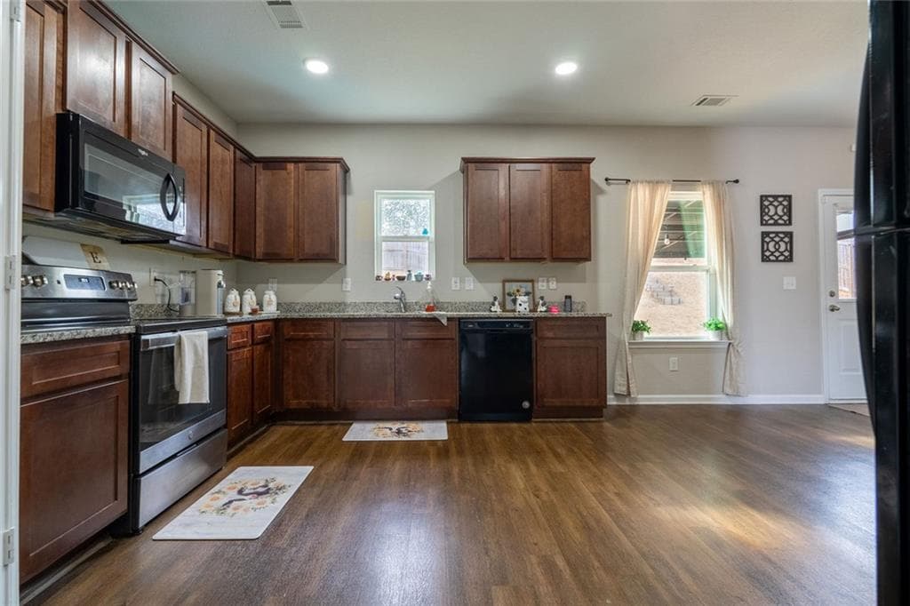 4 bedroom, 3 bathroom, 2,245 sq ft single family residence for sale at 735 Walnut Creek Circle, Pendergrass, GA 30567 — photo 2
