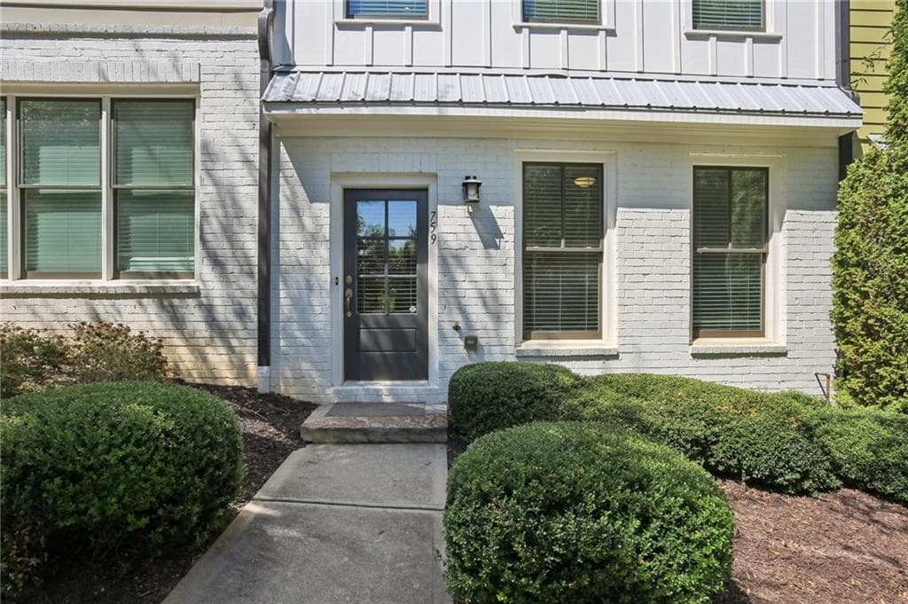 3 bedroom, 4 bathroom, 2,073 sq ft townhouse for sale at 759 Cady Way, Atlanta, GA 30312 — photo 2