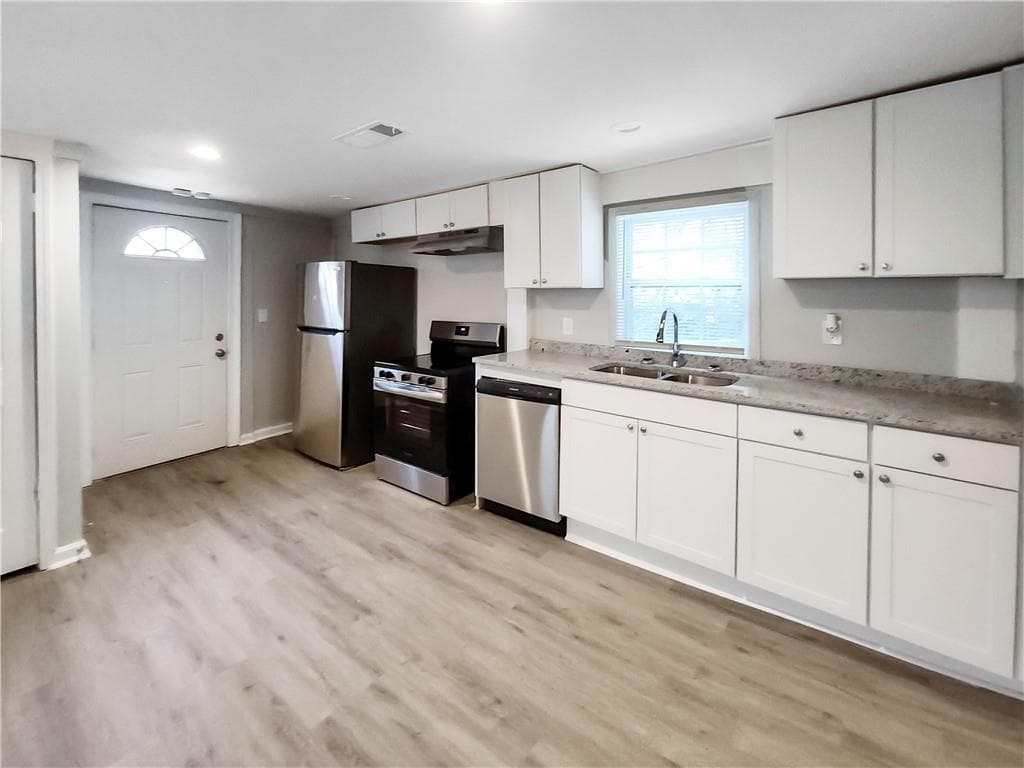 4 bedroom, 2 bathroom, 936 sq ft single family residence for rent at 206 Harwell Road, Atlanta, GA 30331 for $1,640 a month — photo 2