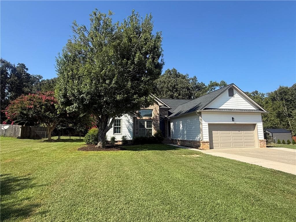 3 bedroom, 2 bathroom, 1,593 sq ft single family residence under contract at 132 Ashley Terrace, Calhoun, GA 30701