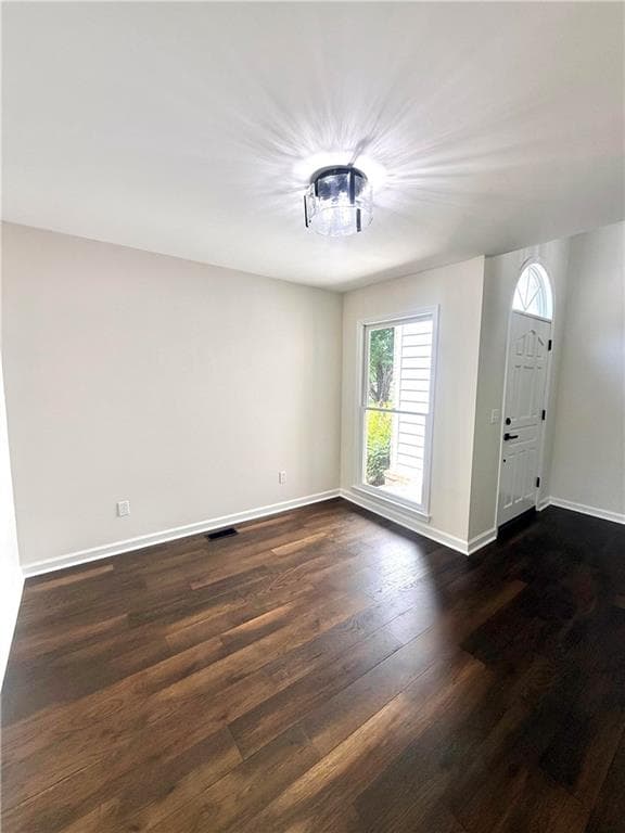 3 bedroom, 2 bathroom, 1,593 sq ft single family residence under contract at 132 Ashley Terrace, Calhoun, GA 30701 — photo 6