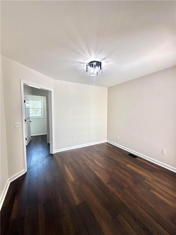 3 bedroom, 2 bathroom, 1,593 sq ft single family residence under contract at 132 Ashley Terrace, Calhoun, GA 30701 — photo 8