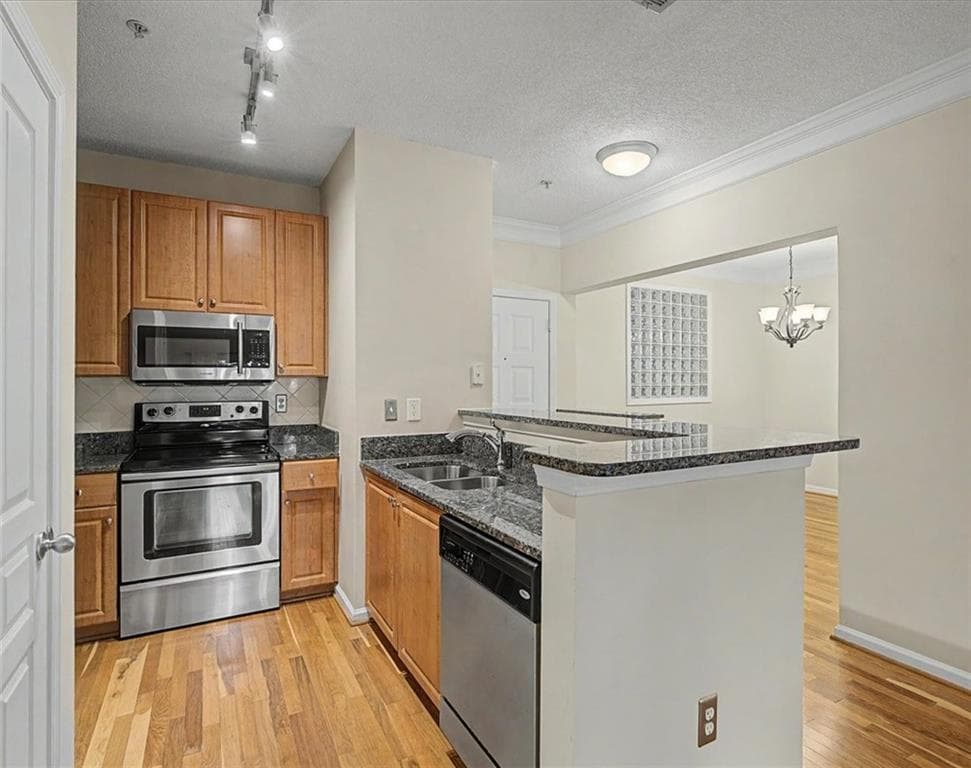 2 bedroom, 2 bathroom, 1,008 sq ft condominium for rent at 10 Perimeter Summit Boulevard 4236, Atlanta, GA 30319 for $2,150 a month — photo 5
