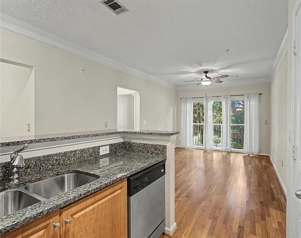 2 bedroom, 2 bathroom, 1,008 sq ft condominium for rent at 10 Perimeter Summit Boulevard 4236, Atlanta, GA 30319 for $2,150 a month — photo 8