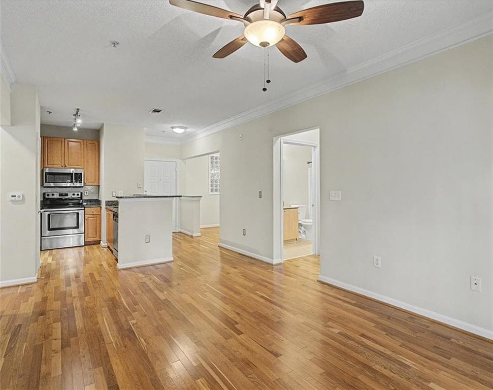 2 bedroom, 2 bathroom, 1,008 sq ft condominium for rent at 10 Perimeter Summit Boulevard 4236, Atlanta, GA 30319 for $2,150 a month — photo 10