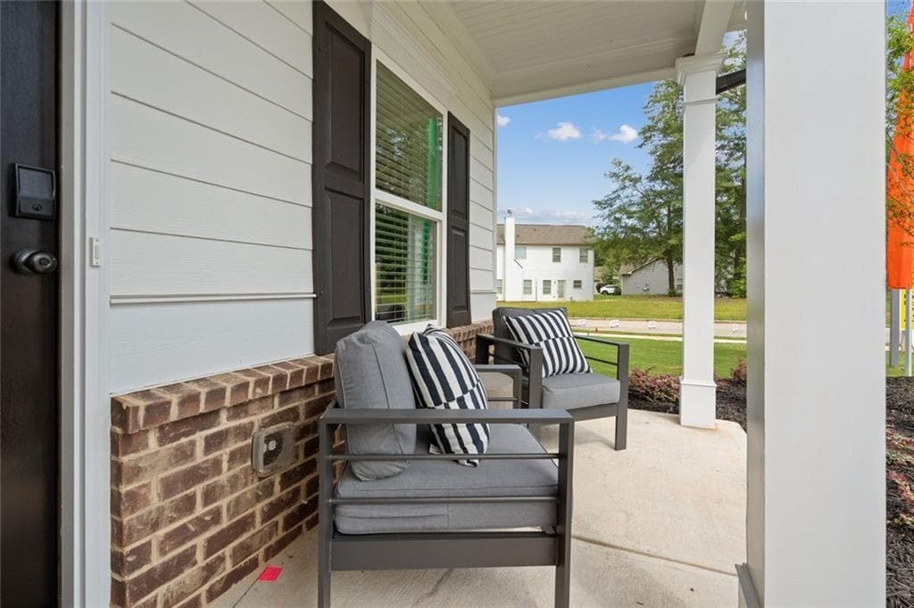 4 bedroom, 3 bathroom, 2,053 sq ft single family residence for sale at 542 Grover Street, Hoschton, GA 30548 — photo 3