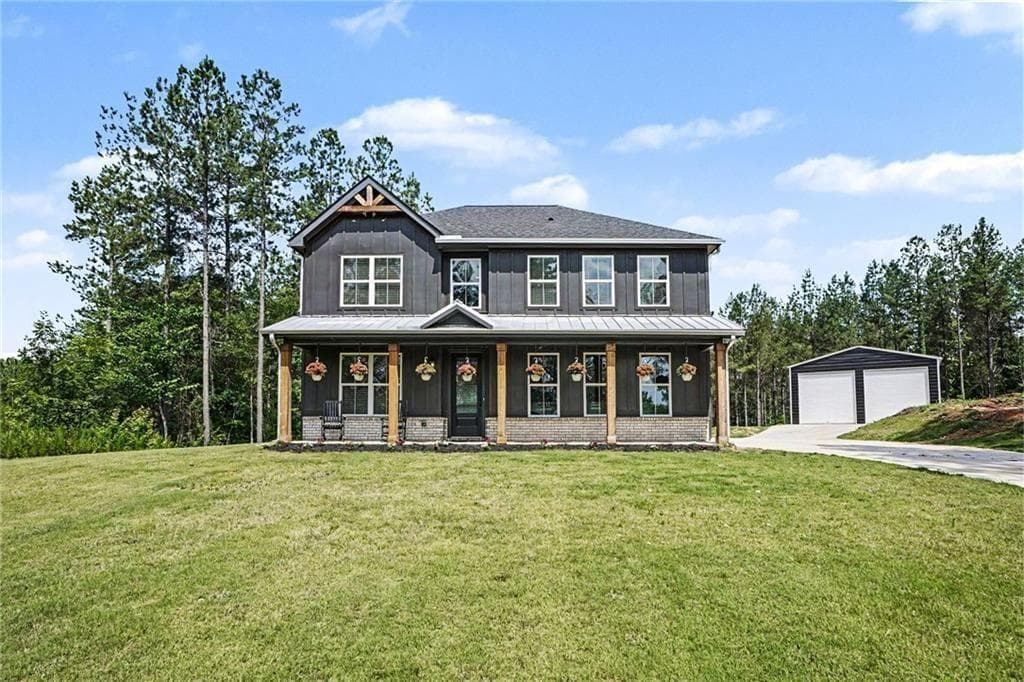 5 bedroom, 3 bathroom, 2,384 sq ft single family residence for sale at 613 Millen Road, Monticello, GA 31064 — photo 2