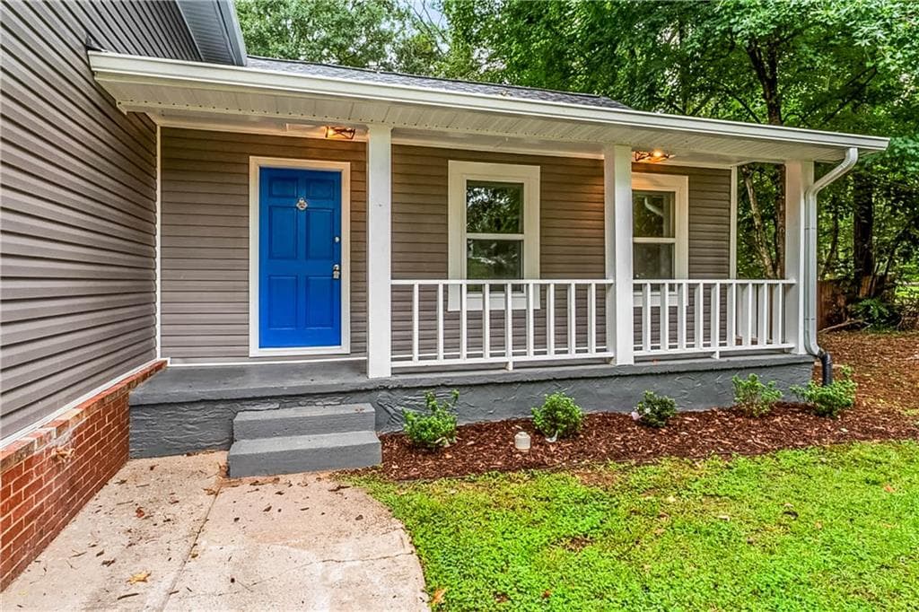 3 bedroom, 3 bathroom, 1,851 sq ft single family residence for sale at 204 Groveland Drive, Peachtree City, GA 30269 — photo 5