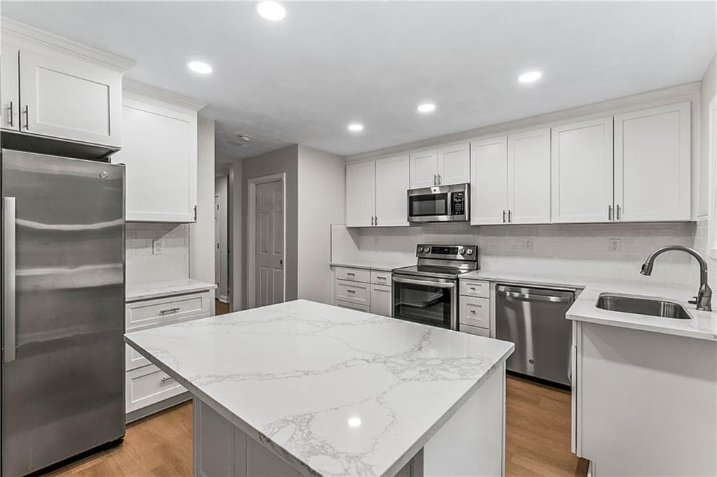 3 bedroom, 3 bathroom, 1,851 sq ft single family residence for sale at 204 Groveland Drive, Peachtree City, GA 30269 — photo 8