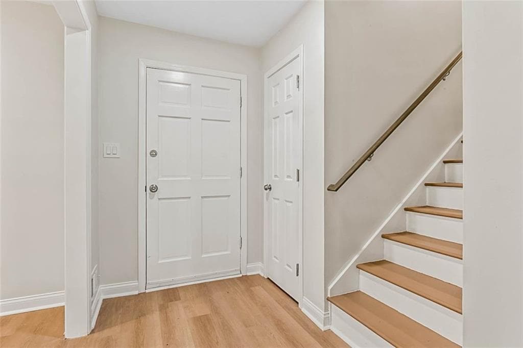 3 bedroom, 3 bathroom, 1,851 sq ft single family residence for sale at 204 Groveland Drive, Peachtree City, GA 30269 — photo 10
