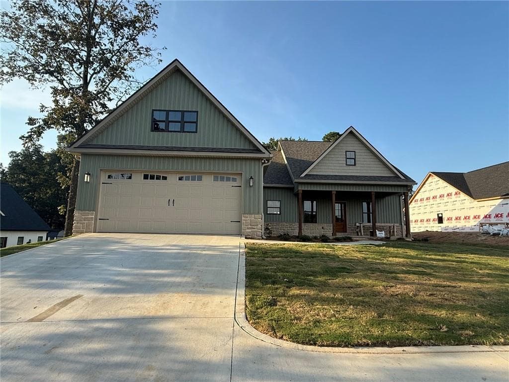 3 bedroom, 2 bathroom, 1,905 sq ft single family residence for sale at 189 Oakland Drive, Calhoun, GA 30701 — photo 3