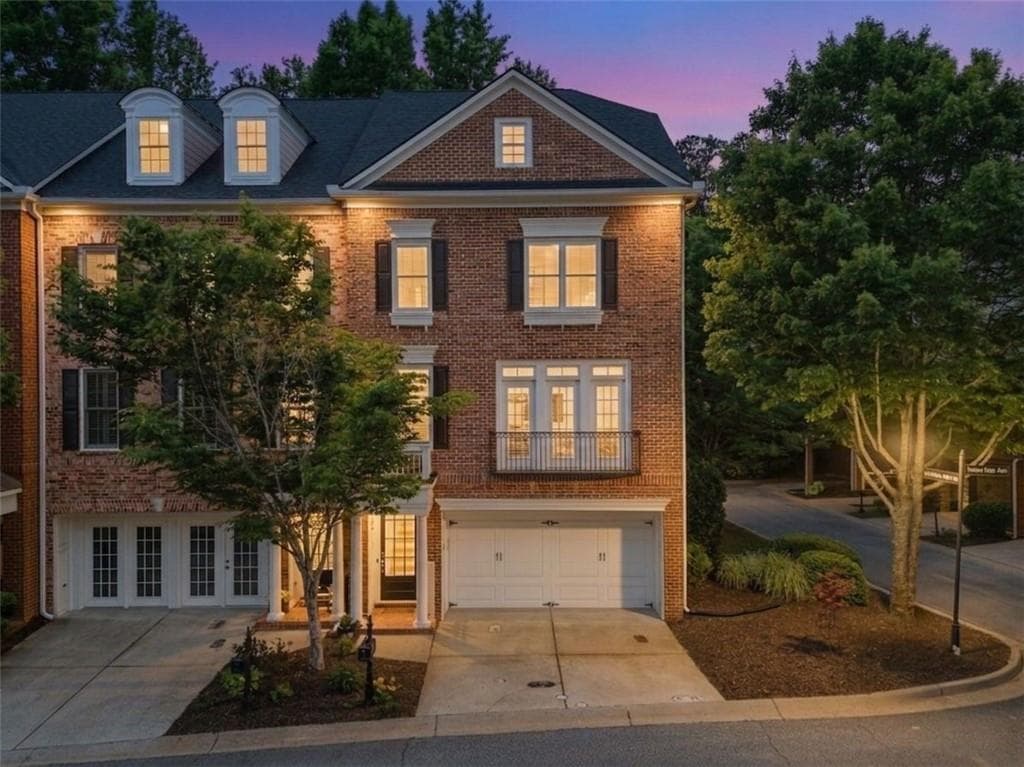 4 bedroom, 4 bathroom, 3,016 sq ft townhouse under contract at 5511 Waters Edge Trail, Roswell, GA 30075 — photo 2