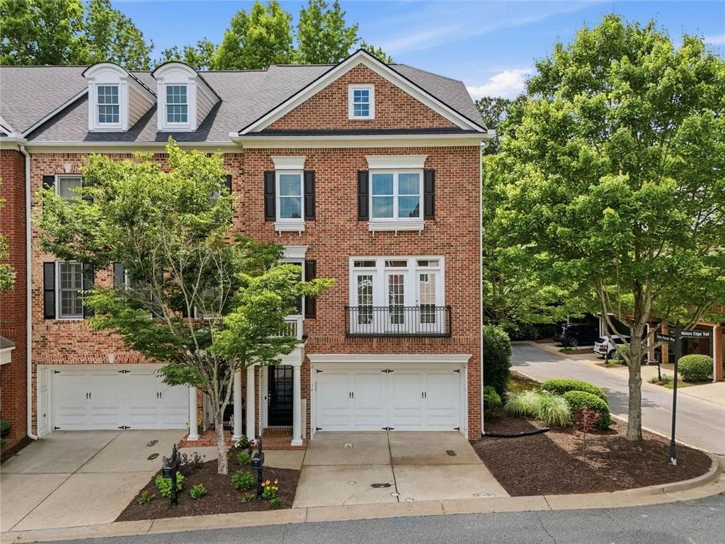 4 bedroom, 4 bathroom, 3,016 sq ft townhouse under contract at 5511 Waters Edge Trail, Roswell, GA 30075