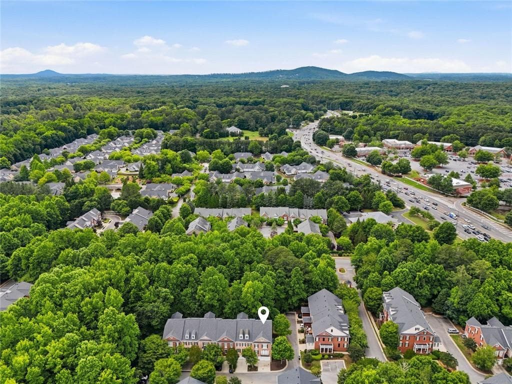 4 bedroom, 4 bathroom, 3,016 sq ft townhouse under contract at 5511 Waters Edge Trail, Roswell, GA 30075 — photo 3