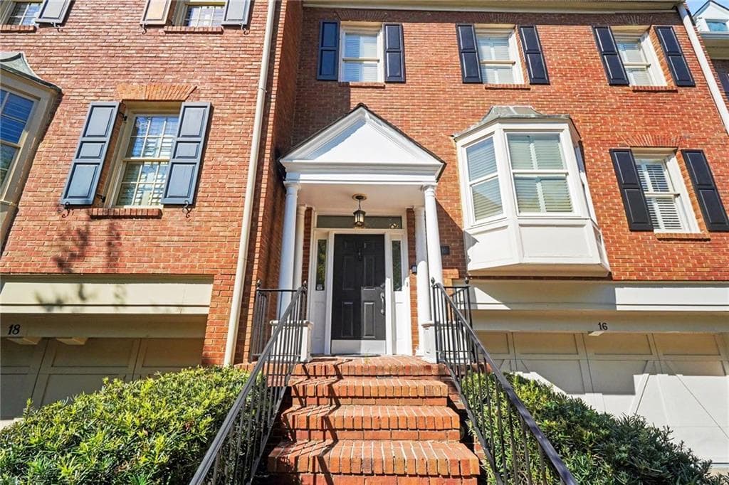 3 bedroom, 4 bathroom, 3,125 sq ft townhouse for sale at 3685 Peachtree Road Northeast 16, Atlanta, GA 30319 — photo 6