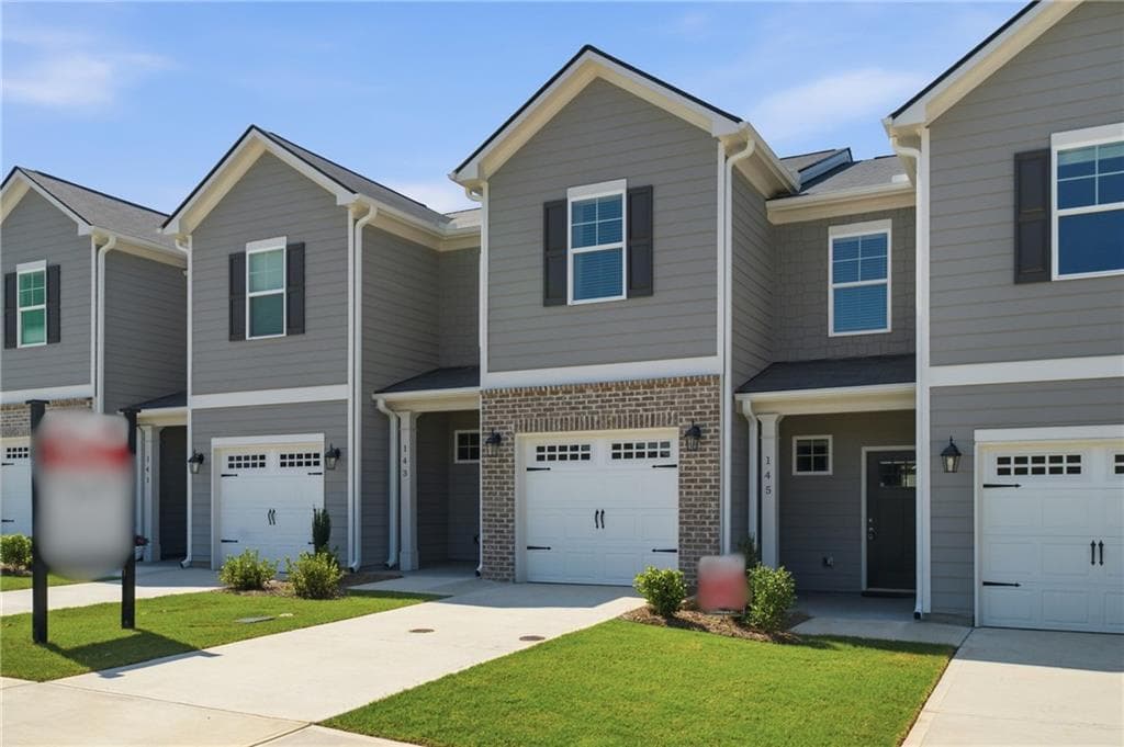 3 bedroom, 3 bathroom, 1,302 sq ft townhouse for sale at 143 Chastain Drive, Cartersville, GA 30120 — photo 2